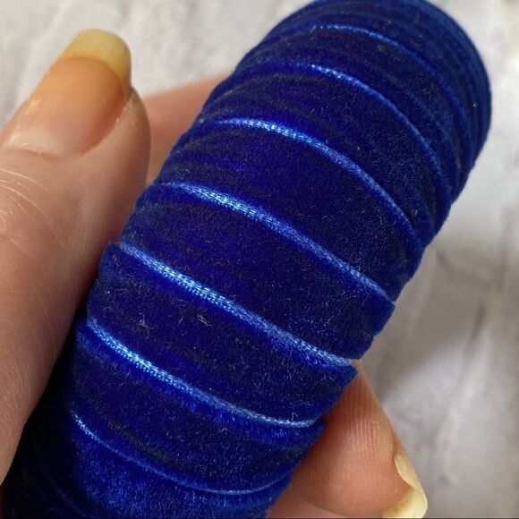 Vintage
R.J. Graziano Blue Velvet Bangle - Picture 4 of 4